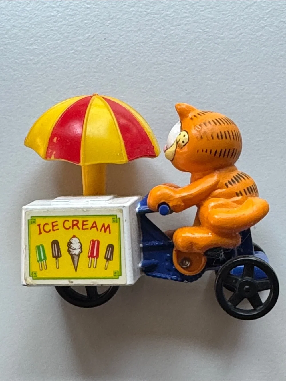 Vintage Ertl Garfield Ice Cream Cart Tricycle Toy